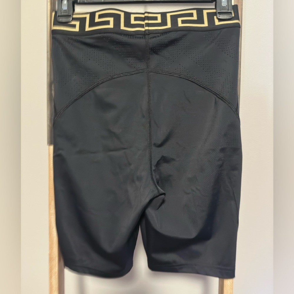 Versace - Picture 5 of 10